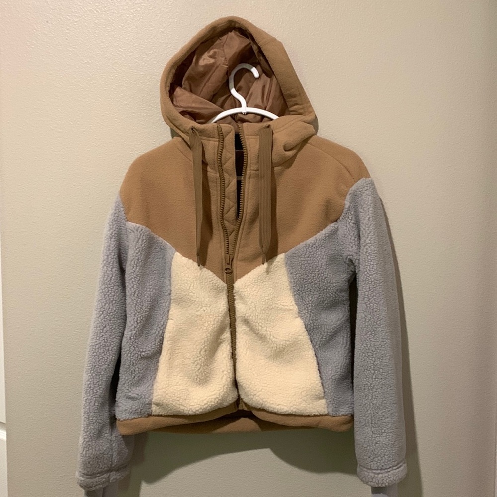 Sherpa Combo jacket, XS.  Warm and cozy, but not too heavy.
